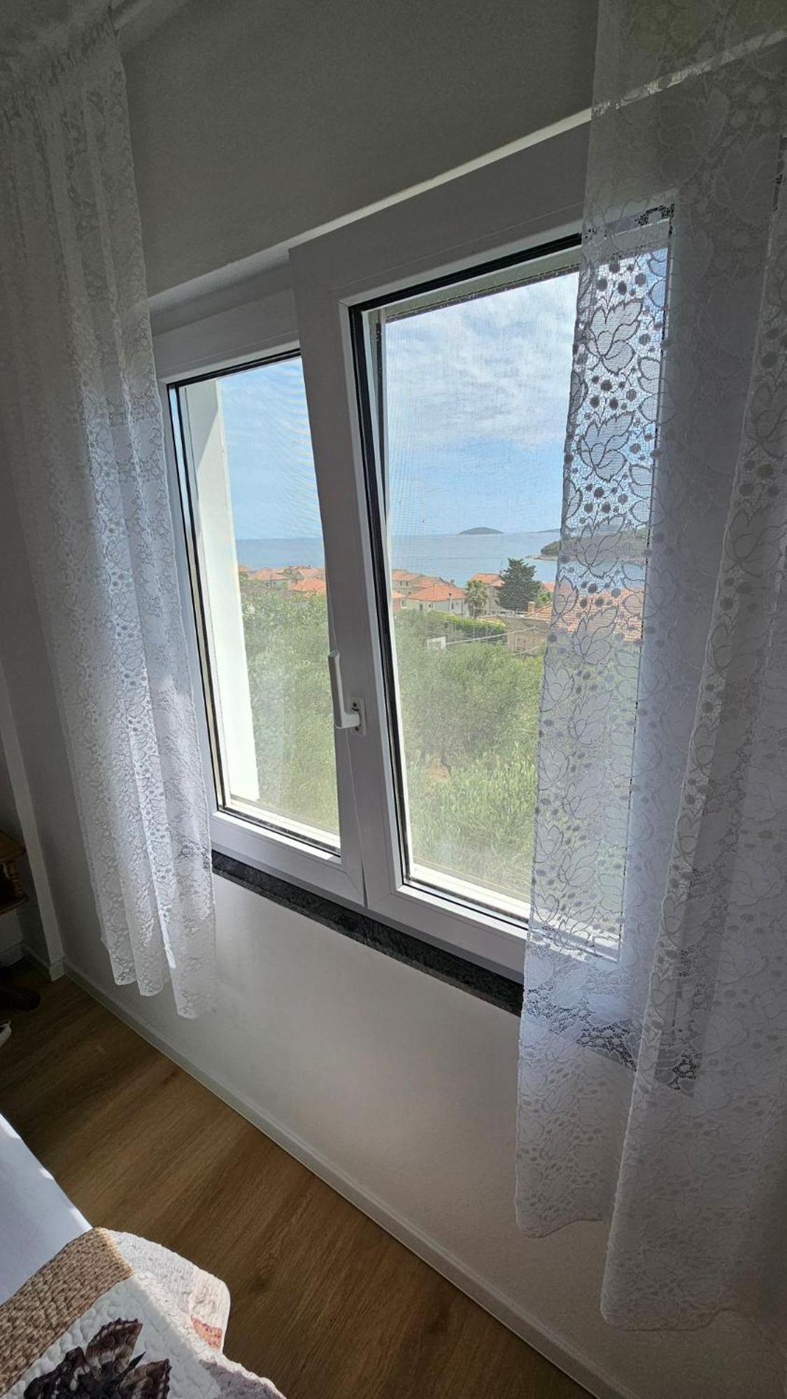 Apartmani Ela Првич Лука Екстер'єр фото
